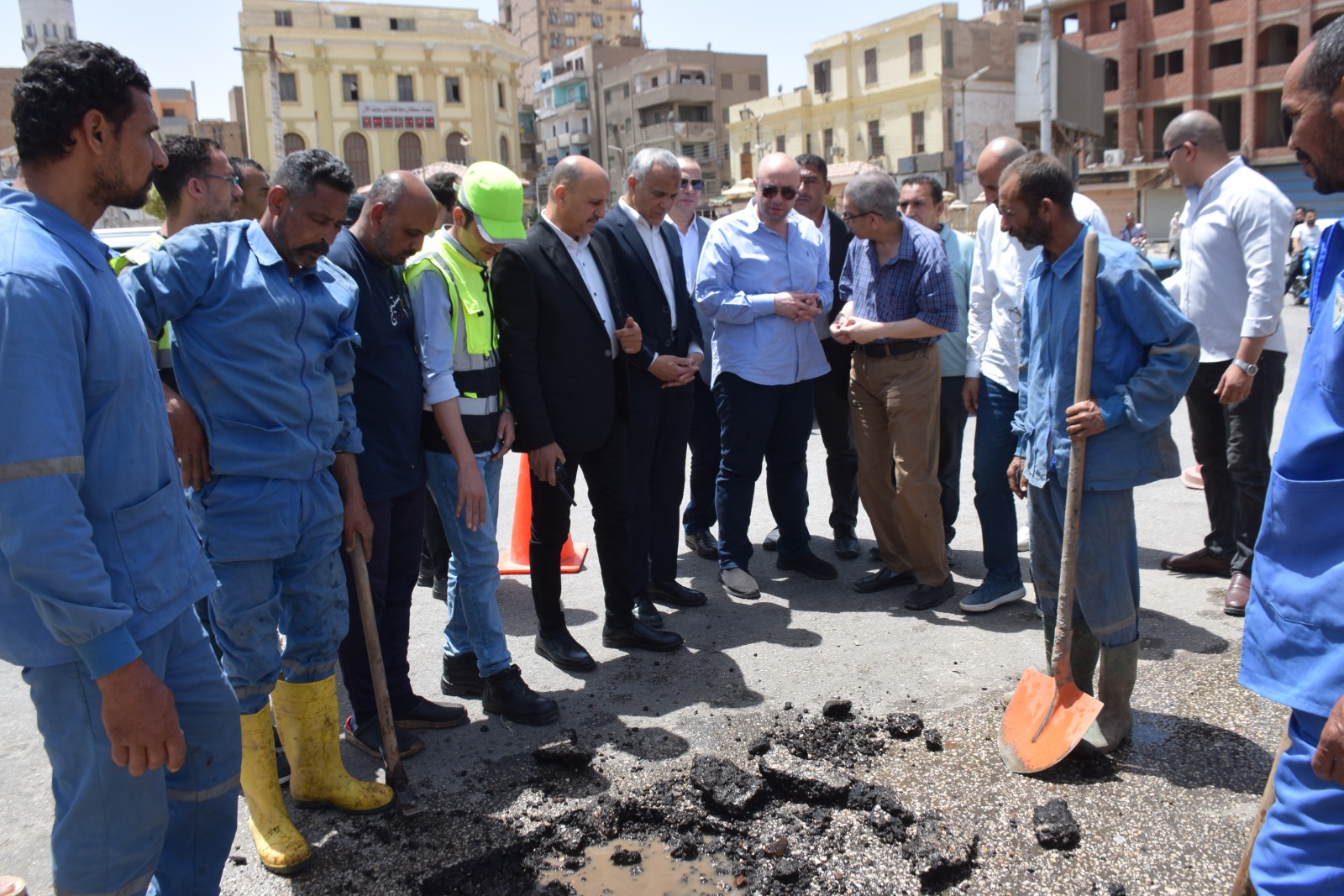 المحافظ يتابع إصلاح  شبكة المياه بميدان المديرية